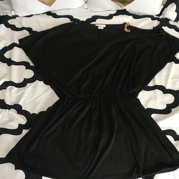 Tops - Beautiful top w/chain link across one shoulder.